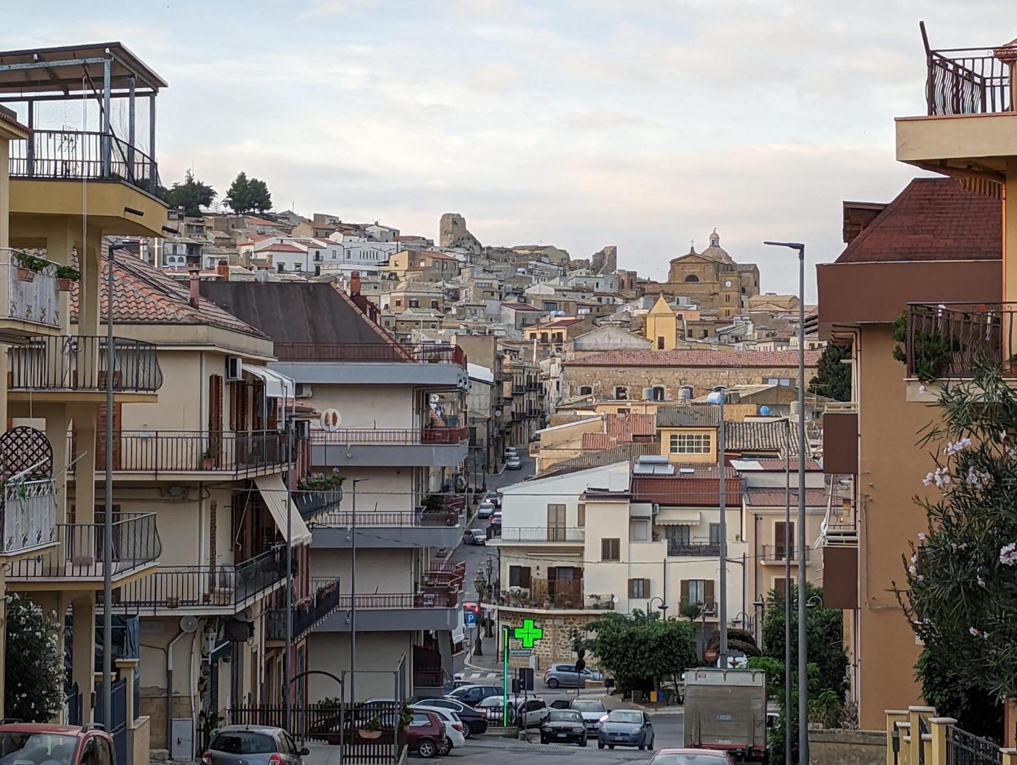 Appartamento "Rina Centro Sicilia" Pietraperzia Zewnętrze zdjęcie